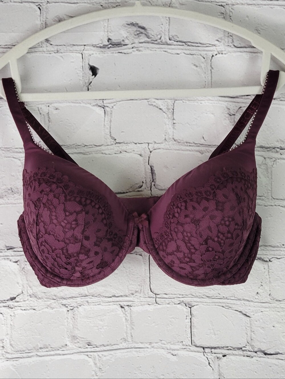 VICTORIA'S SECRET Body by Victoria Lined Lace Overlay Bra